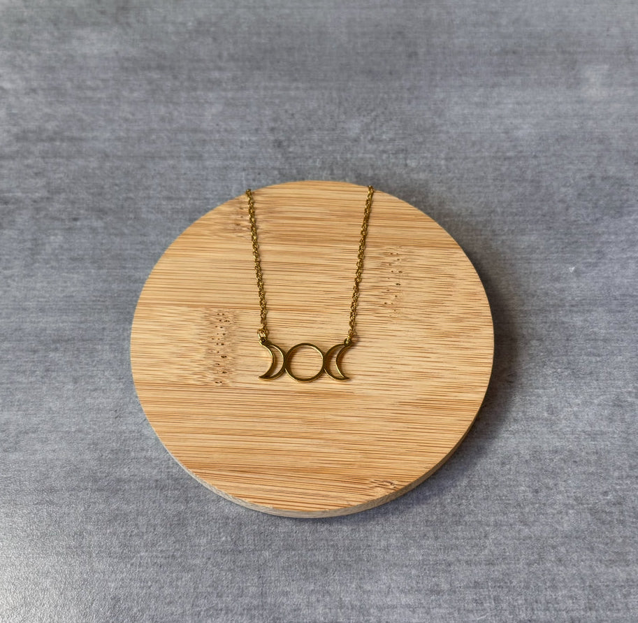 🌙 Collier Triple Lune en Acier – Symbole de Protection