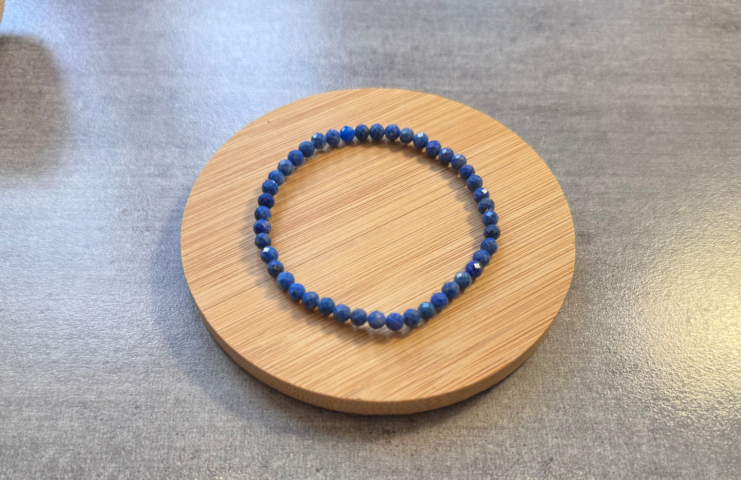Bracelet en lapis lazuli facetté