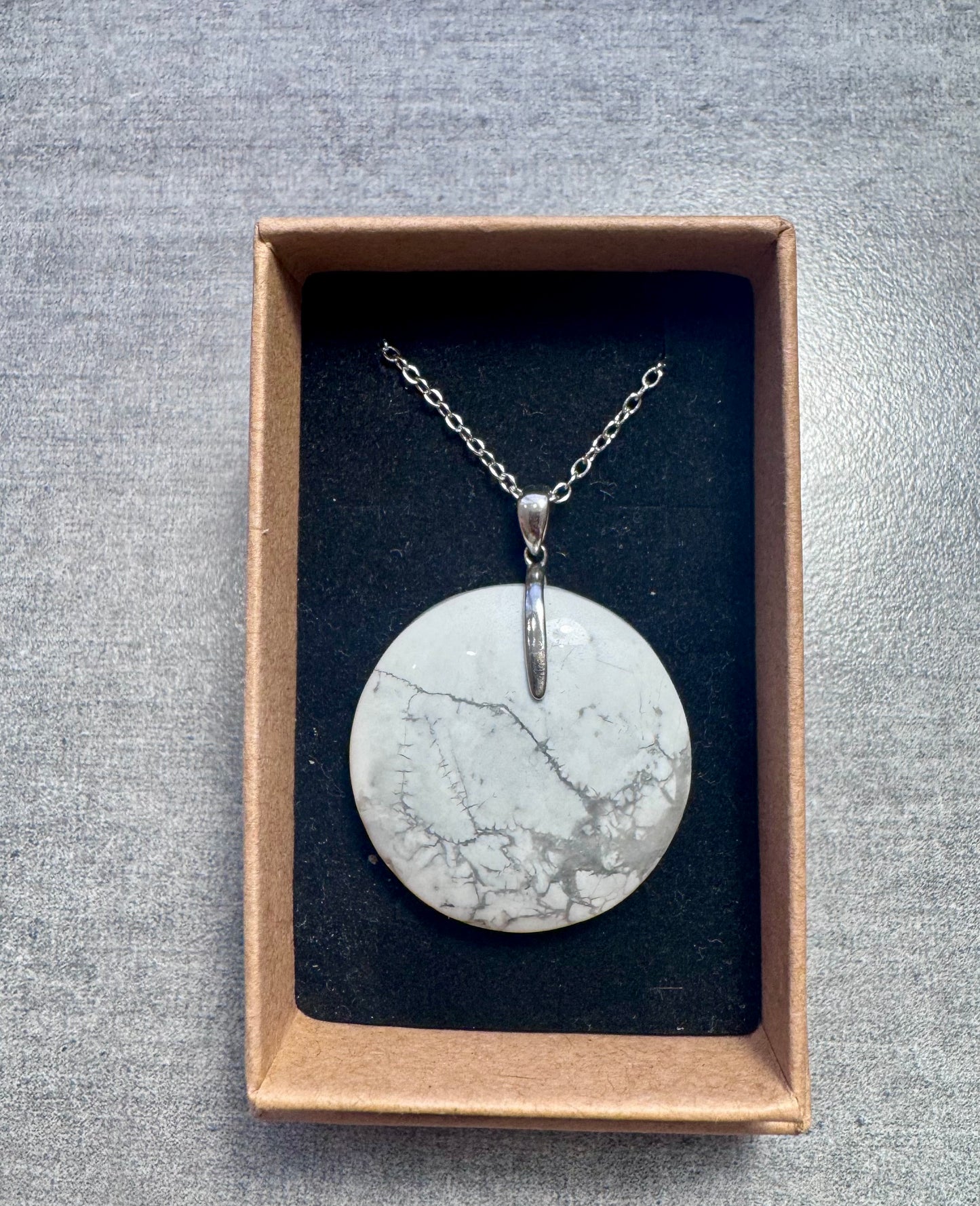 Collier en Howlite