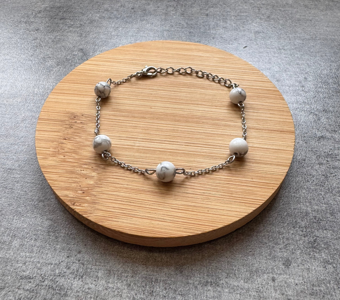 Bracelet ajustable en howlite et acier inoxydable ✨