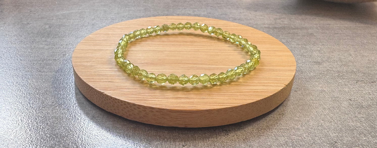 Bracelet en péridot facetté