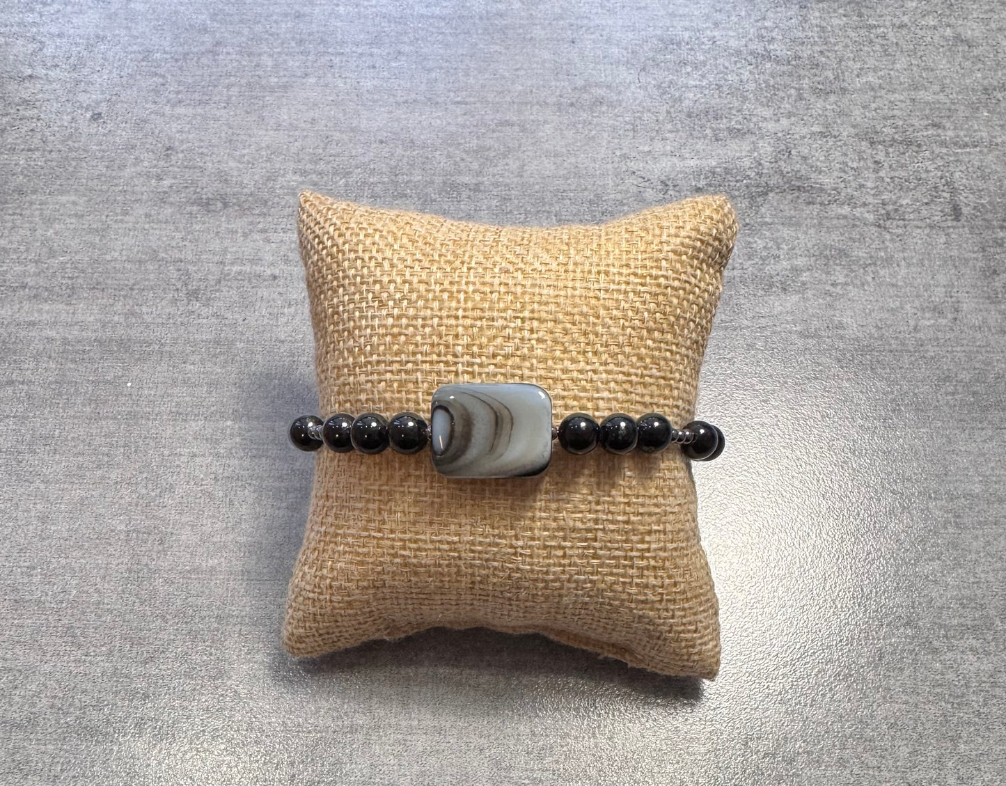 Bracelet en Obsidienne , et agate grise