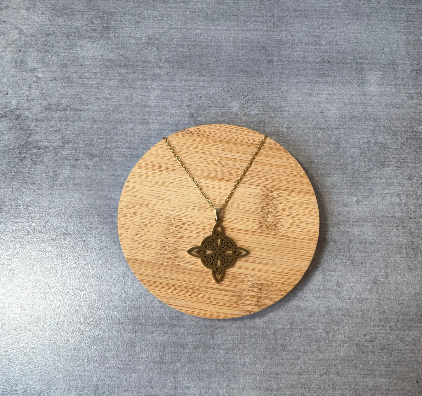 Collier Noeud de sorcière