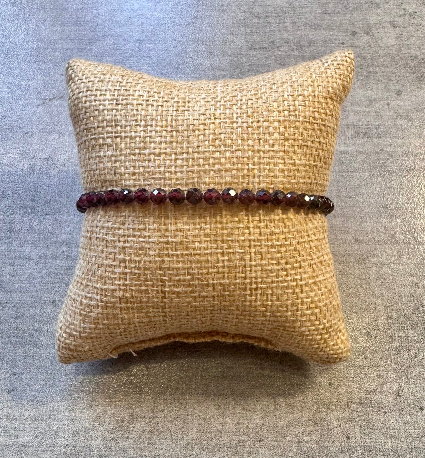 Bracelet en Grenat facetté