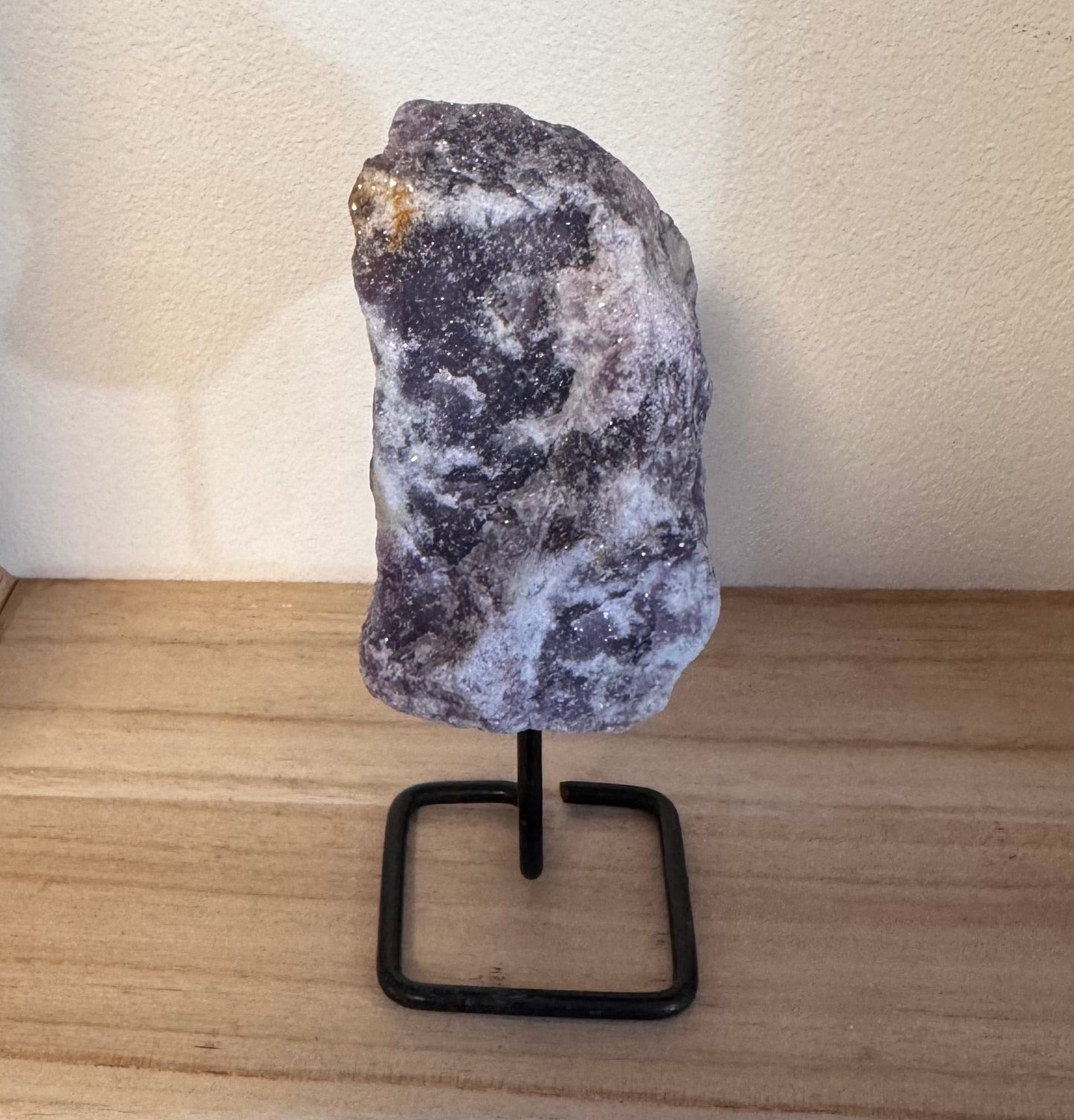 Lépidolite brute sur pied