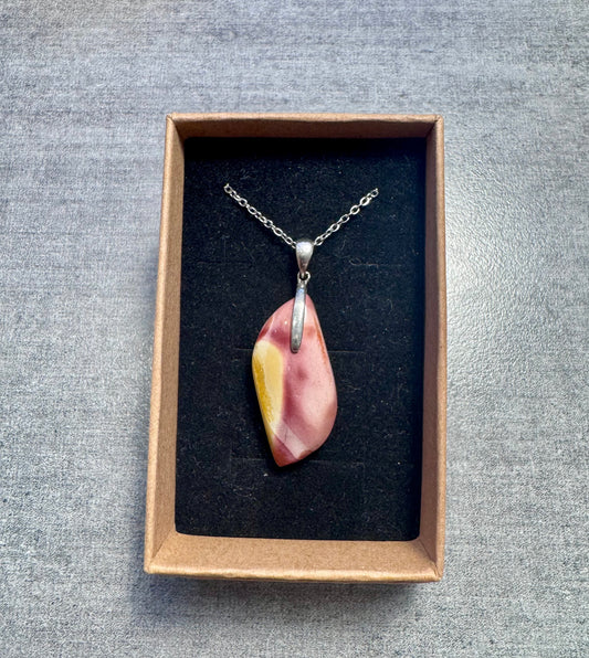 Collier en Mokaïte
