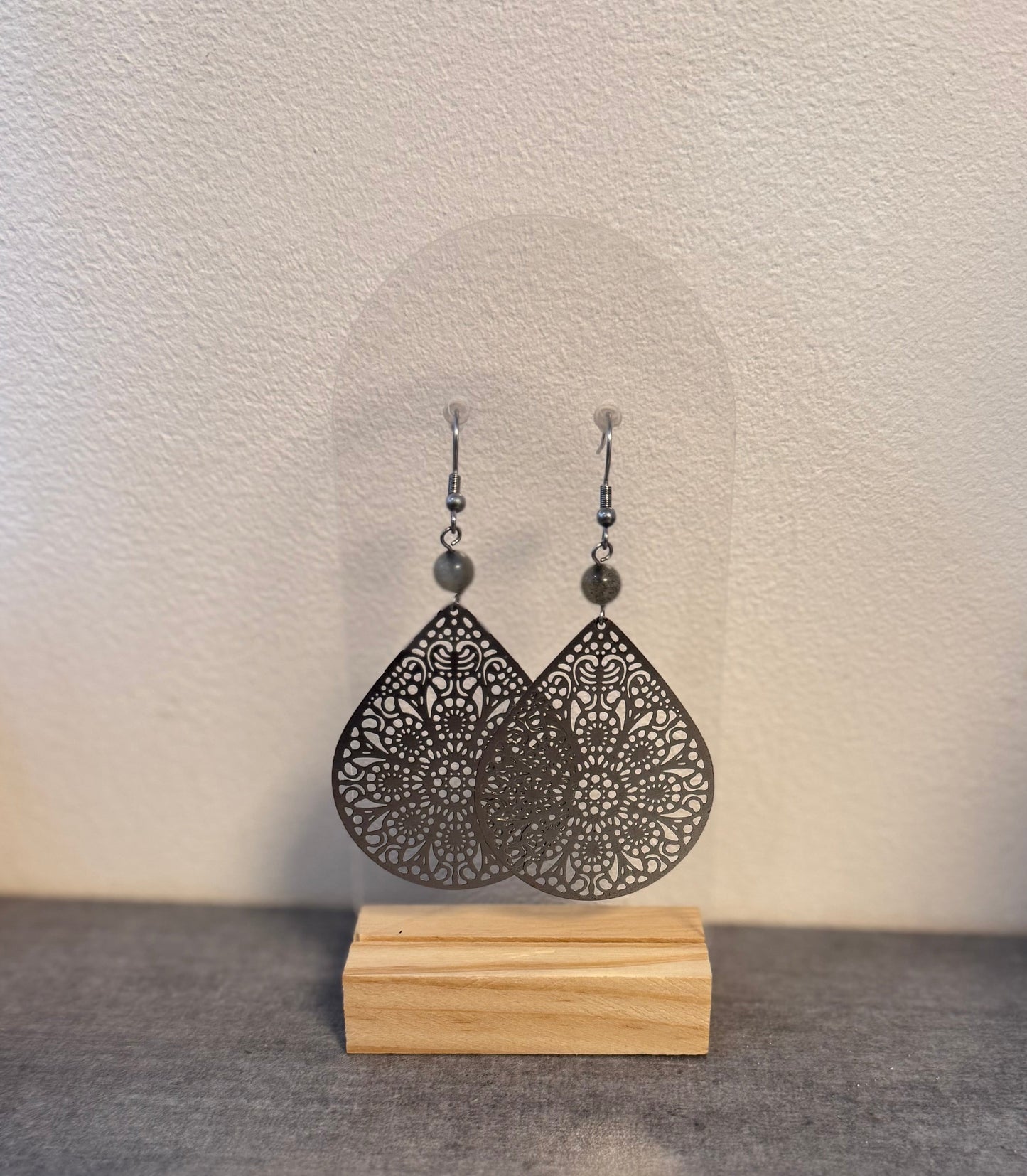 Boucle d’oreille en acier inoxydable et labradorite