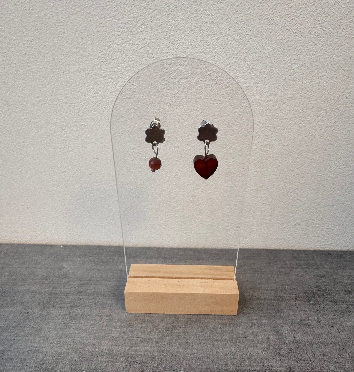 Boucle d’oreille en acier inoxydable et grenat / jaspe rouge