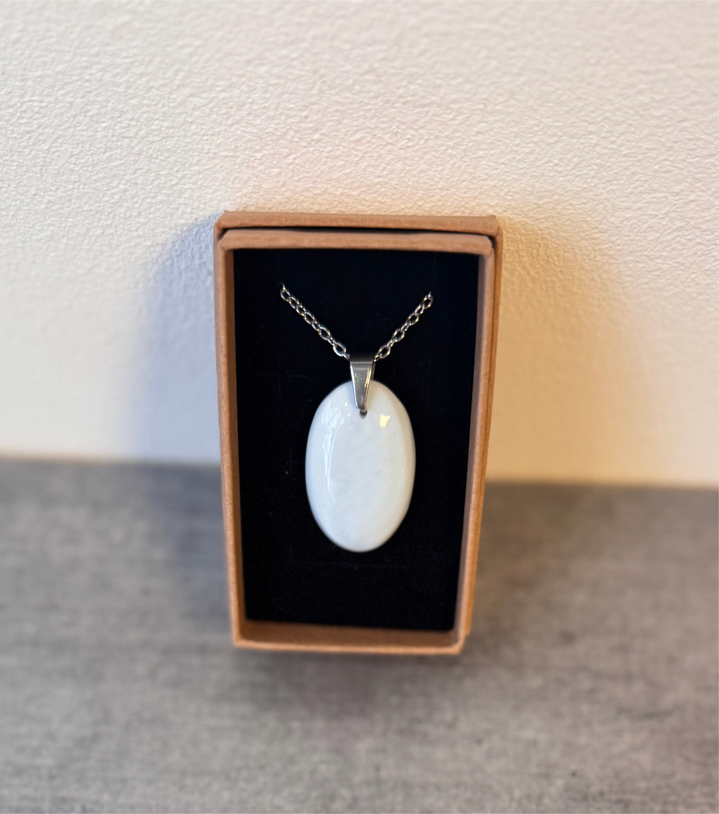 Collier en Calcédoine