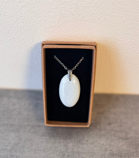 Collier en Calcédoine