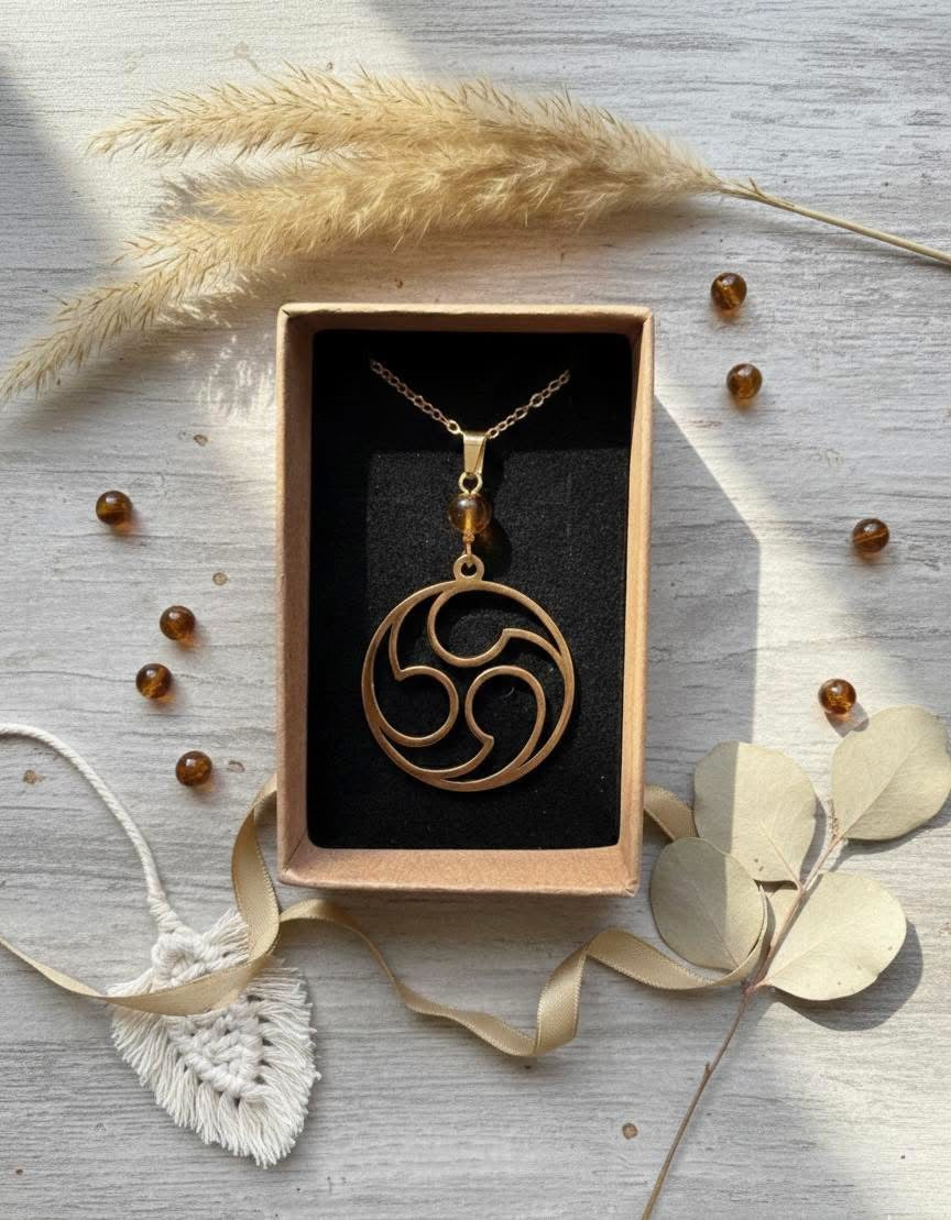 Collier en acier et perle d’ambre