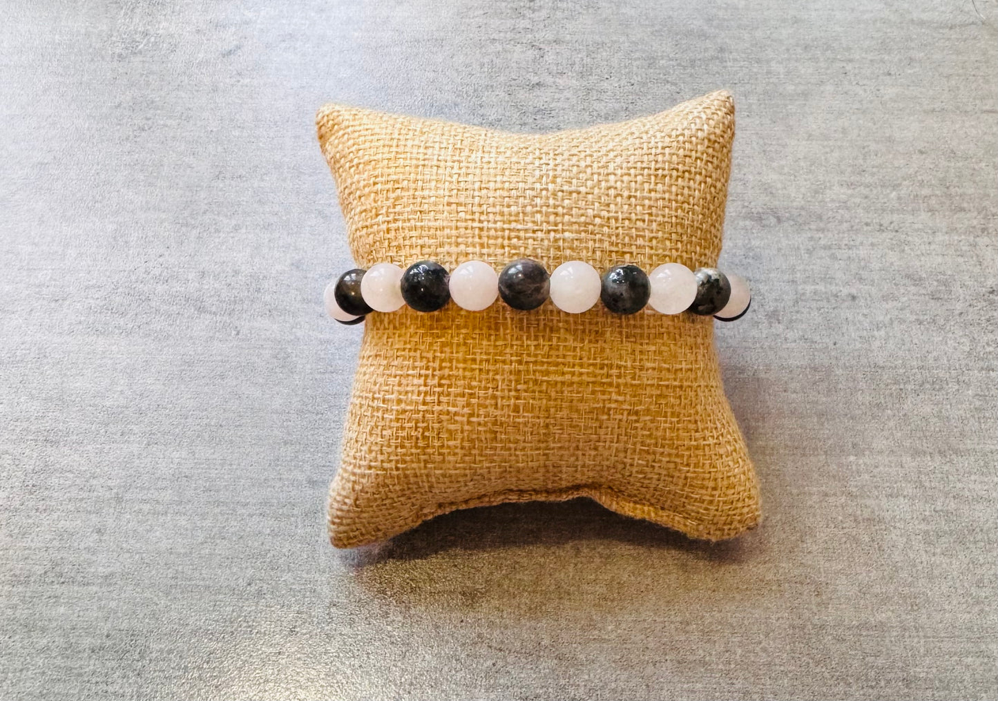 Bracelet en Quartz rose et Lavirkite