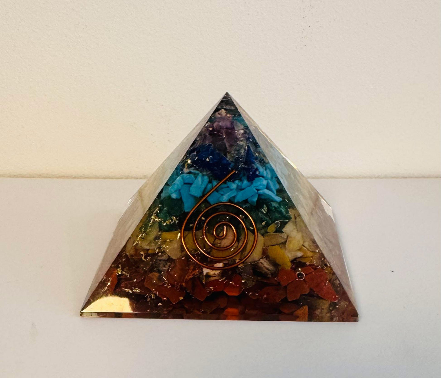 Pyramide orgonite 7 chakras