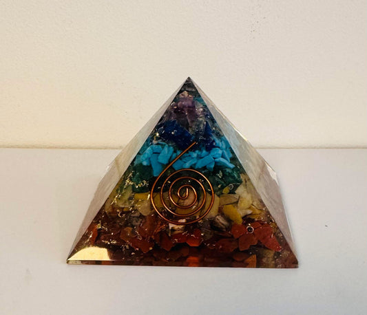 Pyramide orgonite 7 chakras