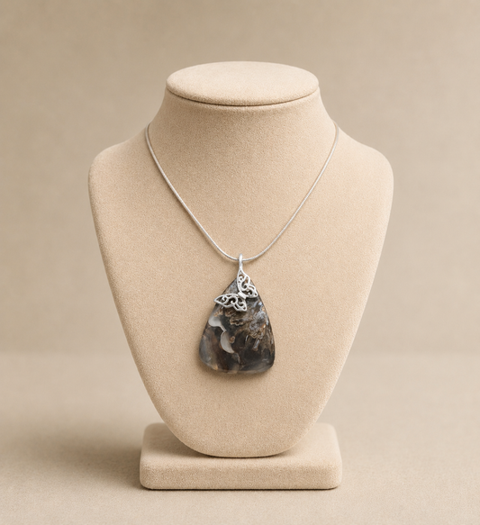 Collier en Agate Sagénétique